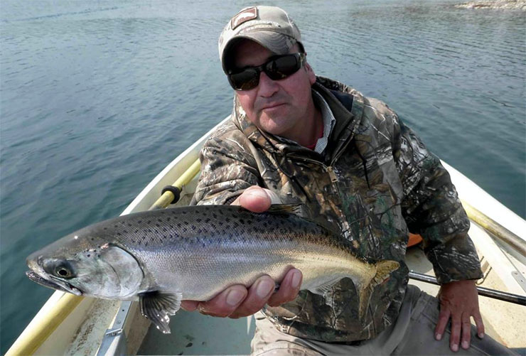La pesca de Chinook encerrado en La Junta, regin de Aysn, una pesca fascinante
