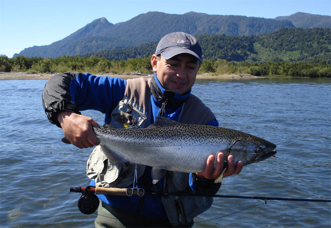 Tras los "salmones de encierro"  -      Patagonia - Chile